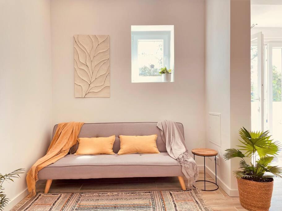 Cozy Apartment With Private Courtyard Barcarena Exterior foto